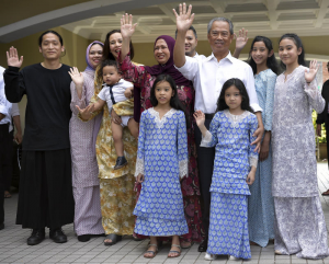 YPerkara Yang Tidak Ramai RakyatTan Sri Muhyiddin Yassin bersama keluarga
