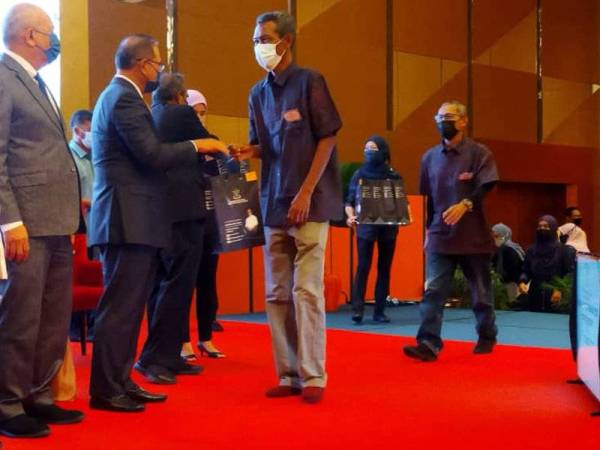 PAHANG Teliti Kaedah Terbaik Bantu Baikpulih Rumah Penduduk 1 pahang