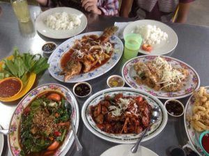 5 Tempat Makan Menarik Di Melaka