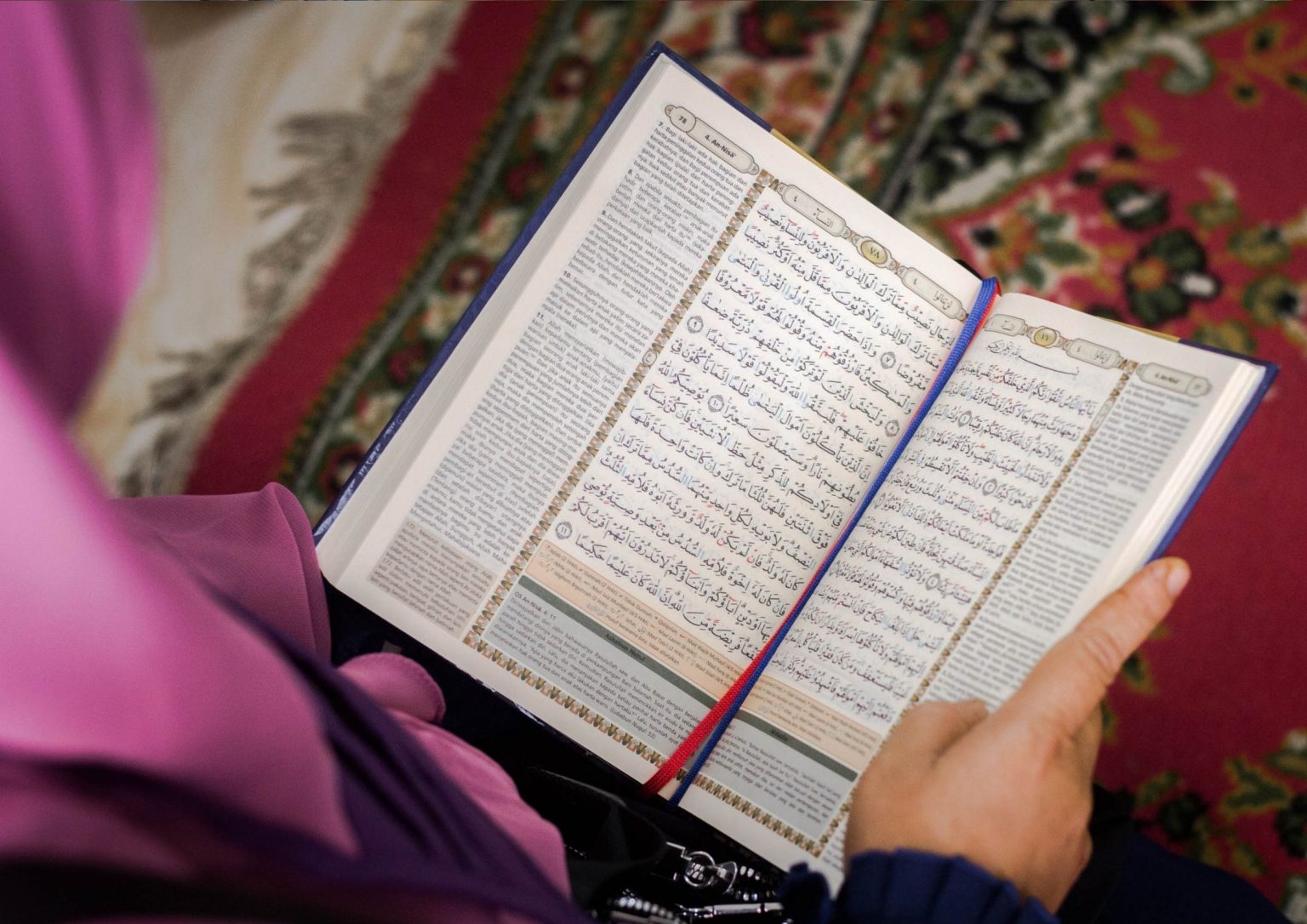 Ислам и христианство сравнение. Библия и коран. Цитата из корана про свинину. Коран священное писание. Книга коран и библия.