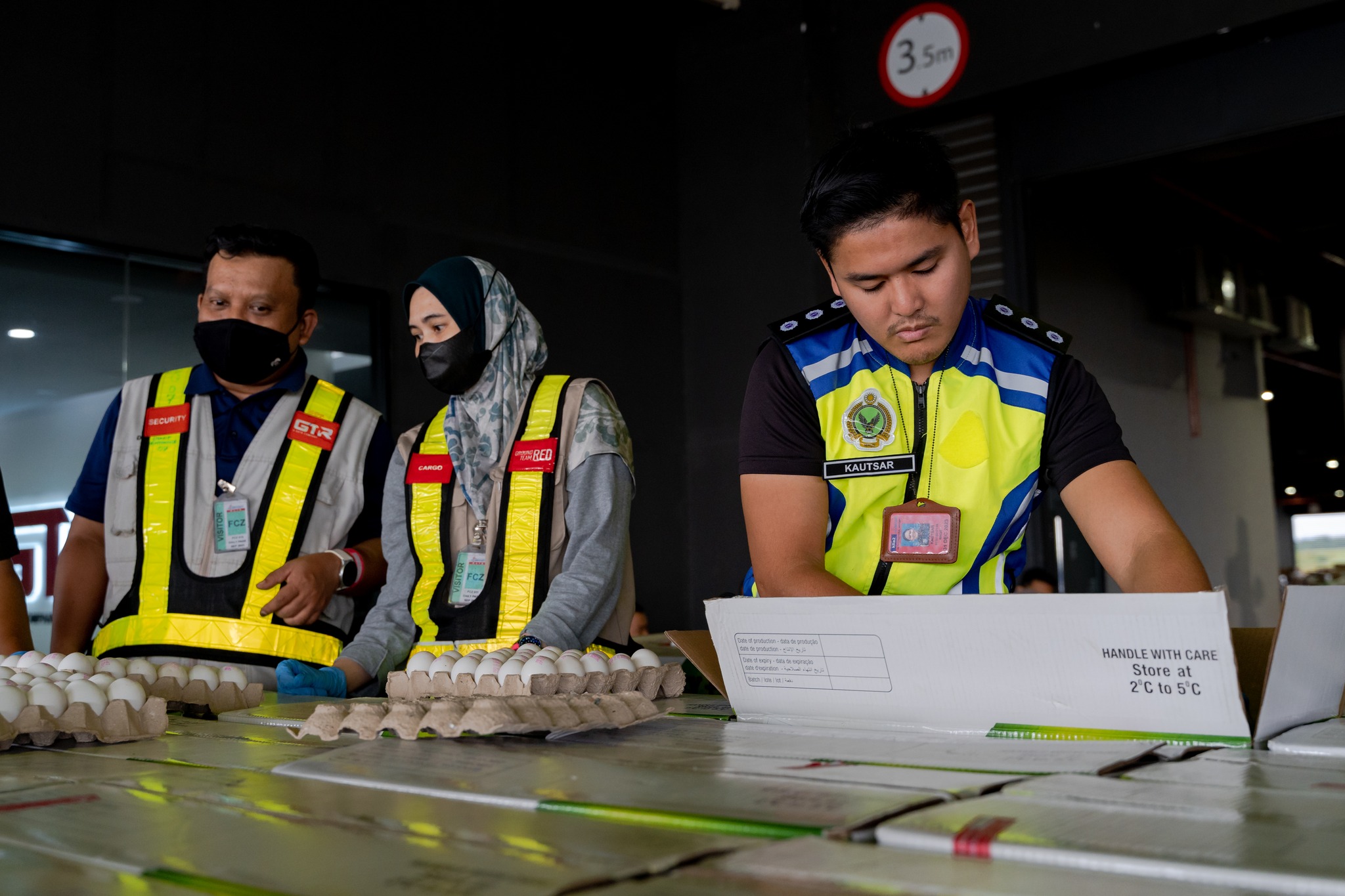 Telur Ayam yang tiba di KLIA