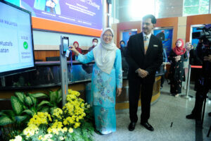 OFFICIAL : Menteri Kesihatan Malaysia Baharu Terajui KKM, Jom Kenali Biodata Dr Zaliha Mustafa 2 OFFICIAL : Menteri Kesihatan Malaysia Baharu Terajui KKM, Jom Kenali Biodata Dr Zaliha Mustafa 2