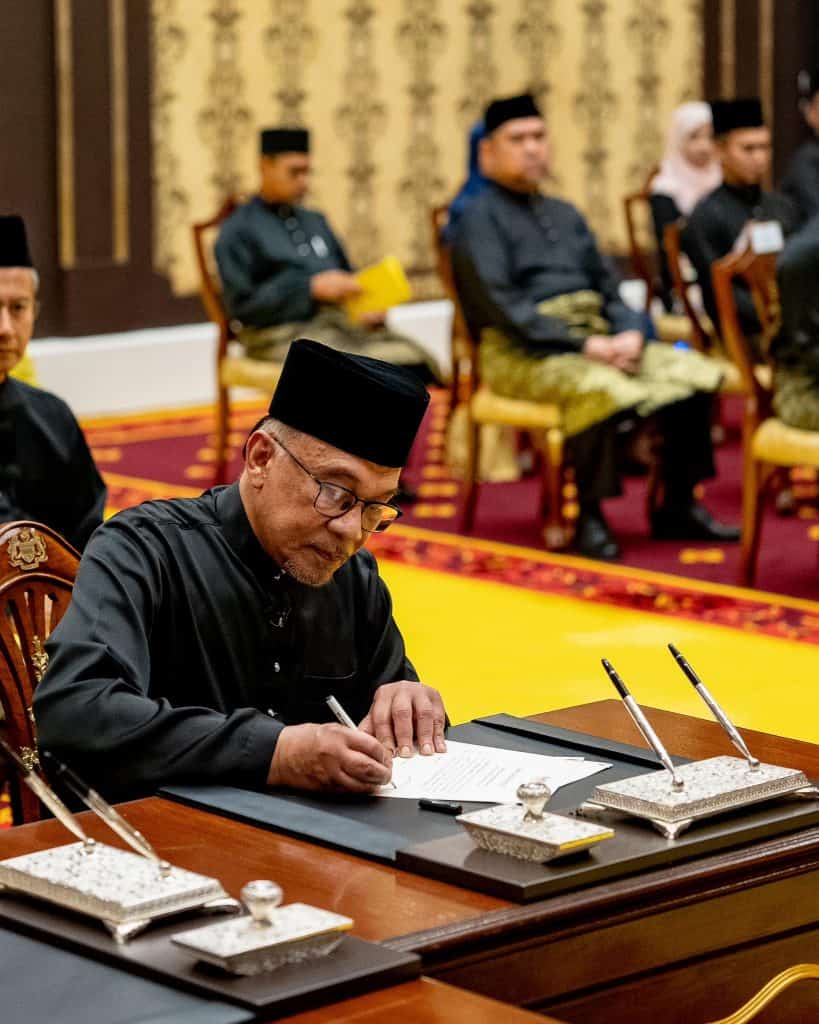 Perdana Menteri Malaysia Ke-10: Dato' Seri Anwar Ibrahim 1